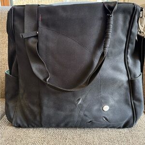 Haiku Black laptop Everyday Tote Bag